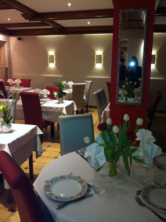 Hotel-Restaurant "Les Rochers" La Balme-de-Sillingy Eksteriør bilde